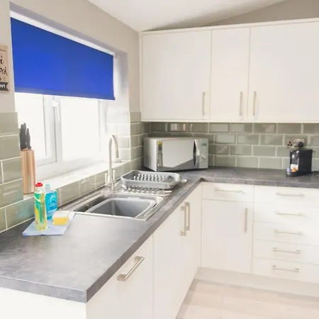 Charming 6 Bedroom House All With En-Suite - Large Garden Tamworth Exterior photo
