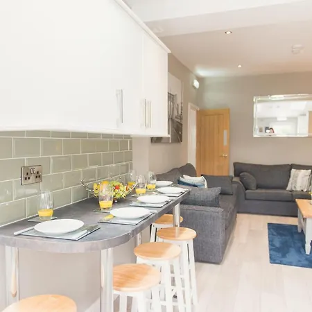 Charming 6 Bedroom House All With En-Suite - Large Garden Tamworth Exterior photo