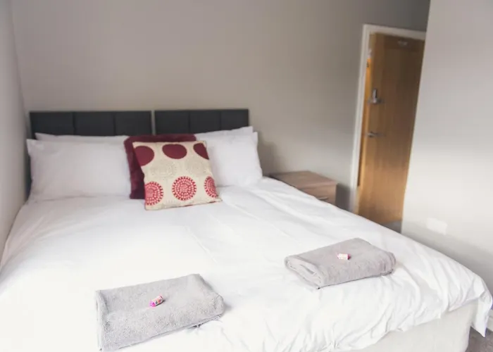 Charming 6 Bedroom House All With En-Suite - Large Garden