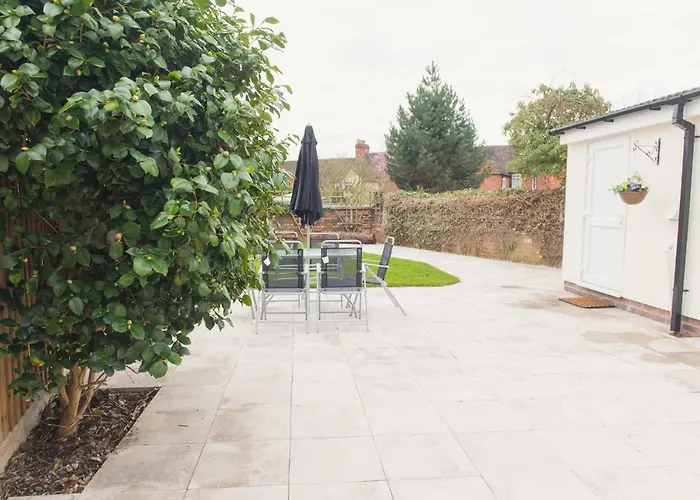 Charming 6 Bedroom House All With En-Suite - Large Garden