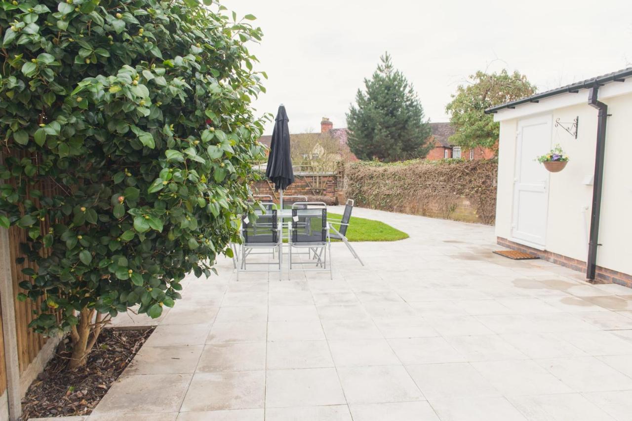 Charming 6 Bedroom House With En-suite - Large Garden * Tamworth