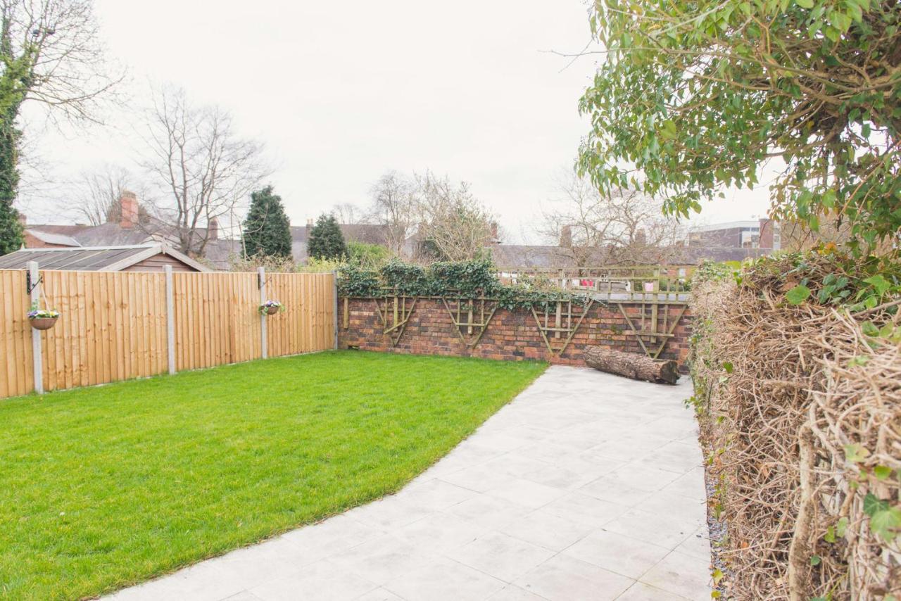 Charming 6 Bedroom House With En-suite - Large Garden * Tamworth