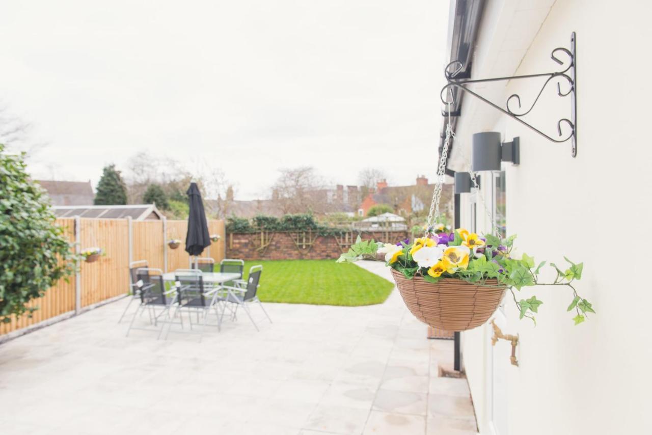 Charming 6 Bedroom House With En-suite - Large Garden