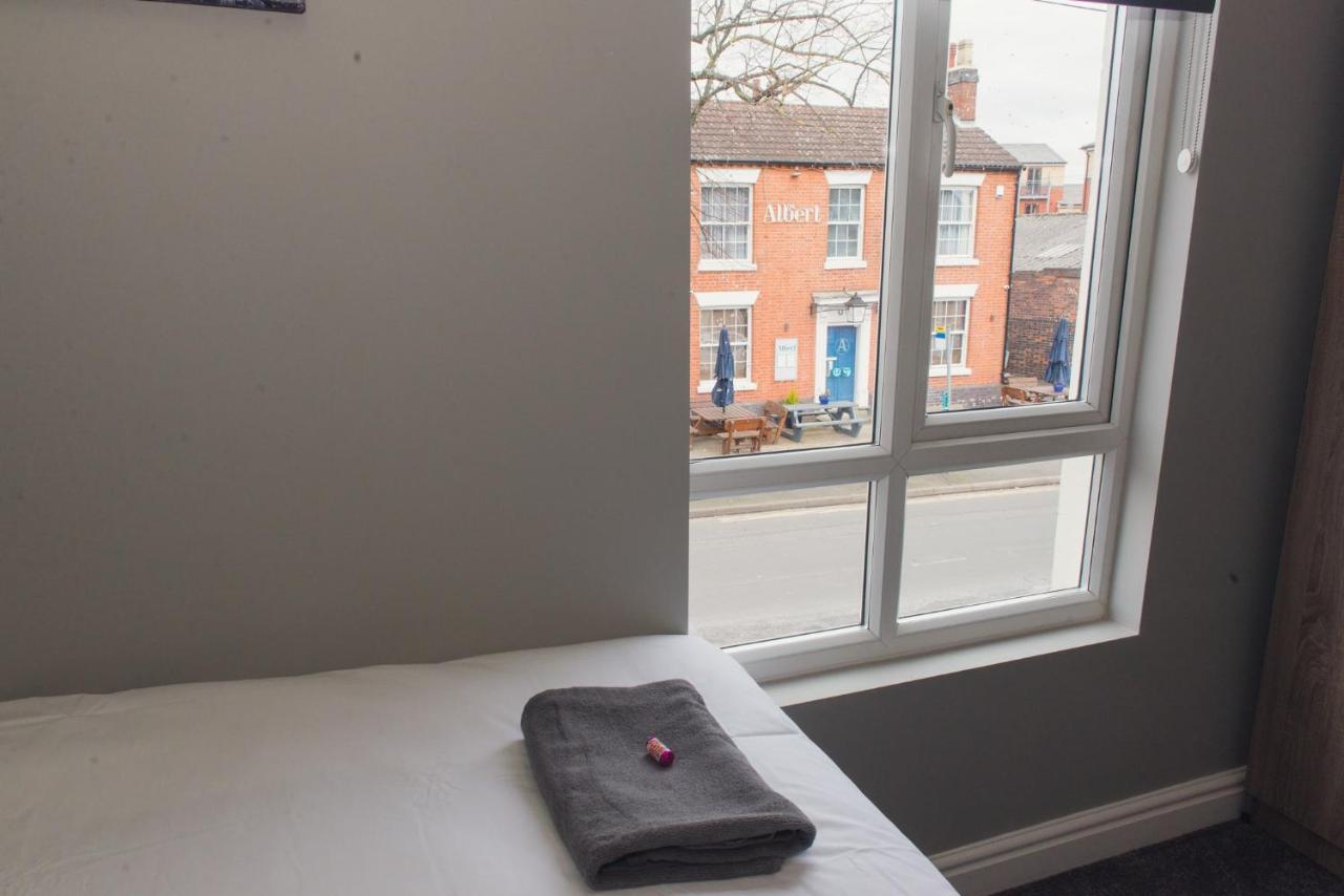 Holiday home Charming 6 Bedroom House With En-suite - Large Garden