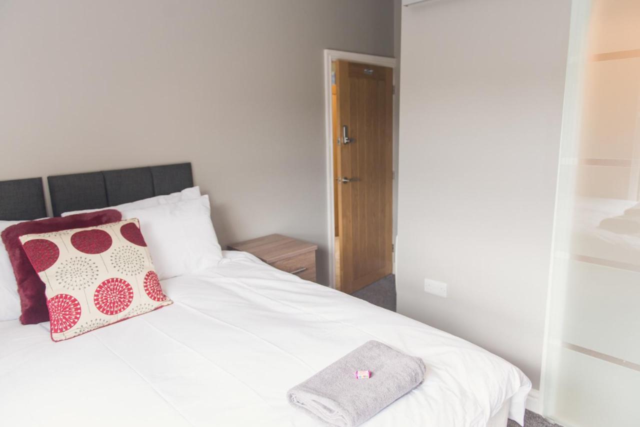 Holiday home Charming 6 Bedroom House With En-suite - Large Garden Tamworth