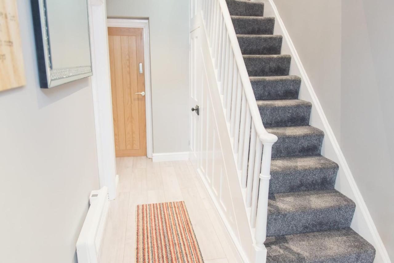 Charming 6 Bedroom House With En-suite - Large Garden *