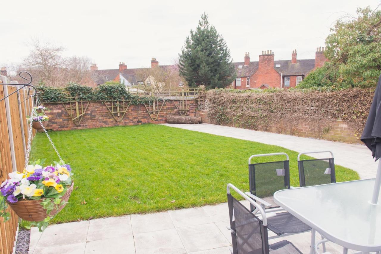 Charming 6 Bedroom House With En-suite - Large Garden